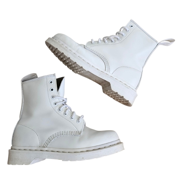 Dr. Martens Classic 1460 Lace Up Combat White Leather Boots Size 7 - Picture 1 of 8
